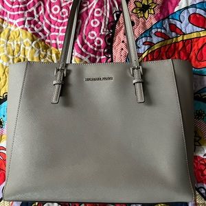 Light grey Michael Kors handbag. Very lightly used looks brand new!
